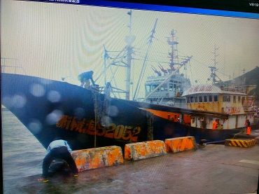 大陸漁民越界非法捕魚，經法院判刑並沒收漁船
