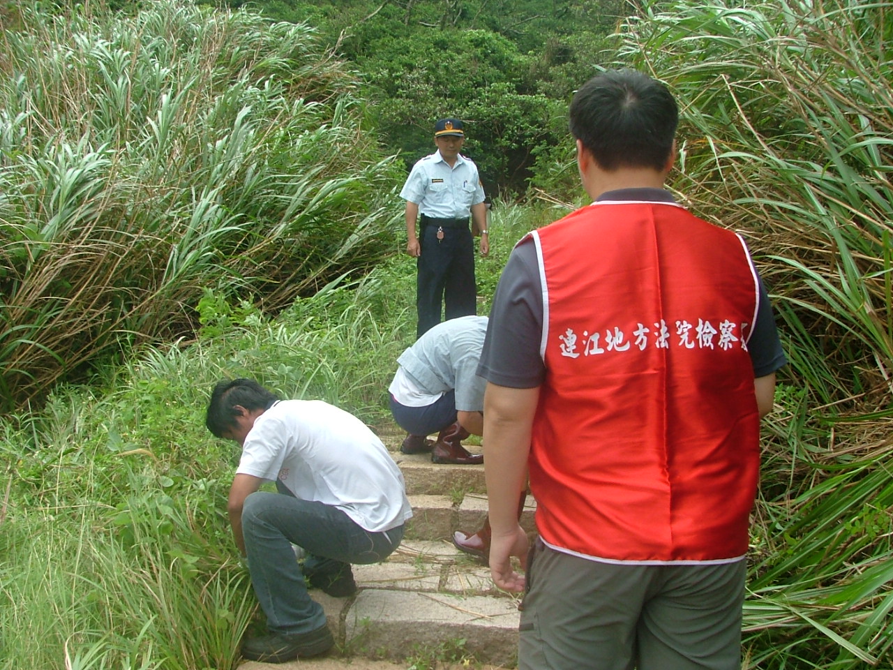 社會勞動人及收容人協助清除步道雜草2