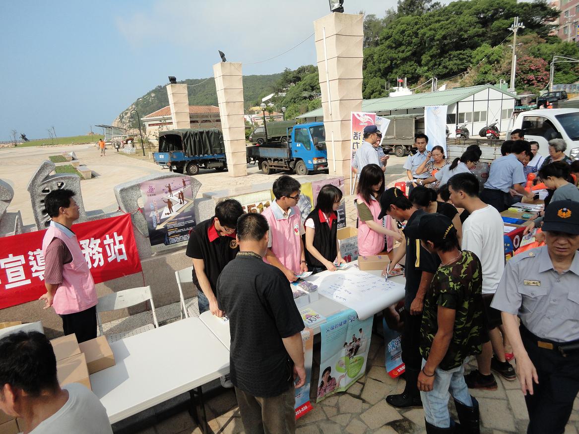 100年度反毒、反詐騙等宣導活動活動照片9