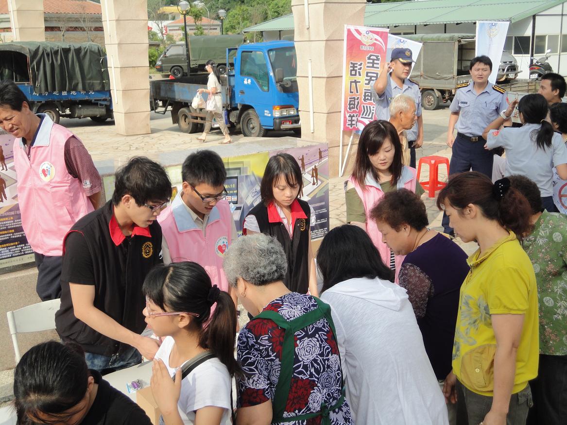 100年度反毒、反詐騙等宣導活動活動照片11