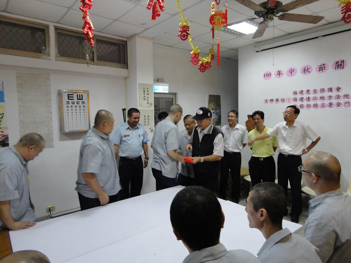 董事林慶官致贈電話卡