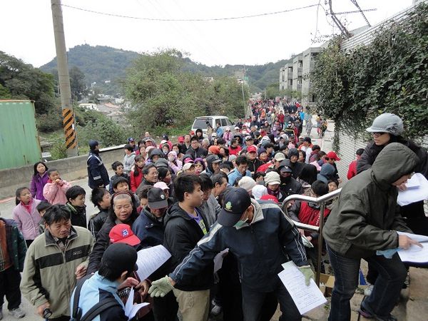 反賄選健行活動現埸照片