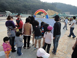 結合「南竿介壽樂活馬祖 環保跳蚤市場園遊會」，反賄選簽名大會相片