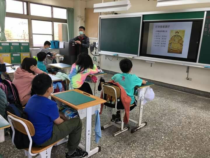 主任檢察官李俊毅赴介壽國小實施法治宣導 上課情形