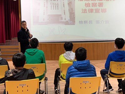 1.檢察長赴東引國中小實施法治教育宣導