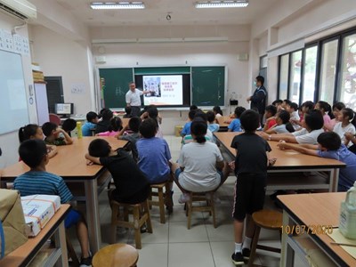 張檢察長介欽赴仁愛國小實施法治教育宣導
