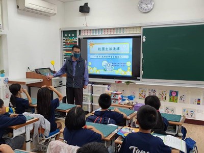 王檢察事務官國立為小朋友講解校用常見生活法律