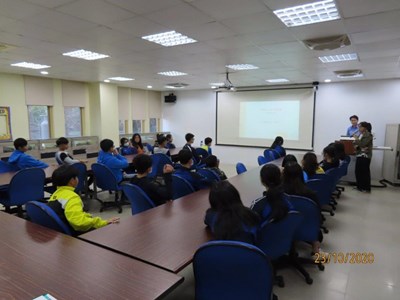 呂主任檢察官赴北竿中山國中實施校園法治教育宣導