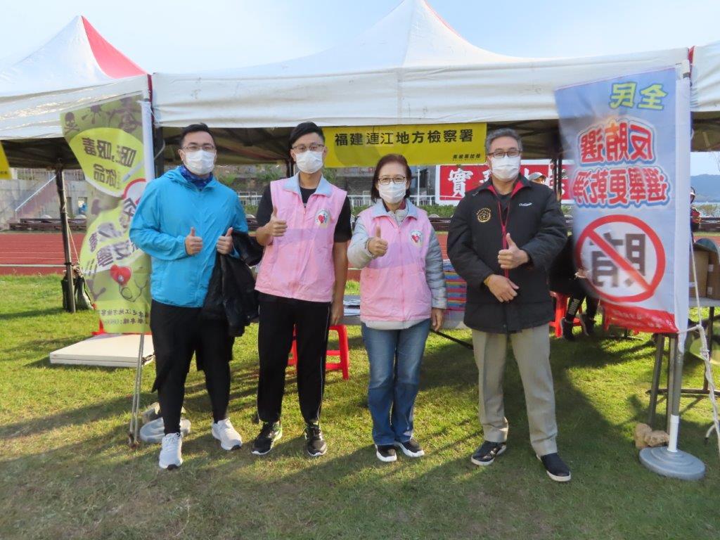 張檢察長介欽率地檢署同仁擺攤實施反毒、各賄、犯保、反詐騙等法律宣導