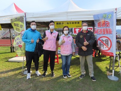 張檢察長介欽率地檢署同仁擺攤實施反毒、各賄、犯保、反詐騙等法律宣導