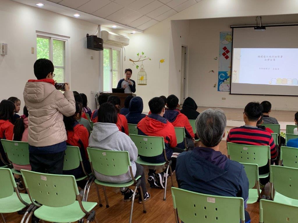 呂主任檢察官象吾赴西莒敬恆國中小法律宣導