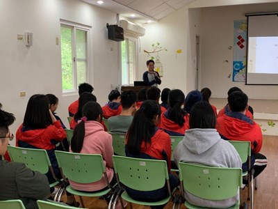 呂主任檢察官上課情形同學心聽講