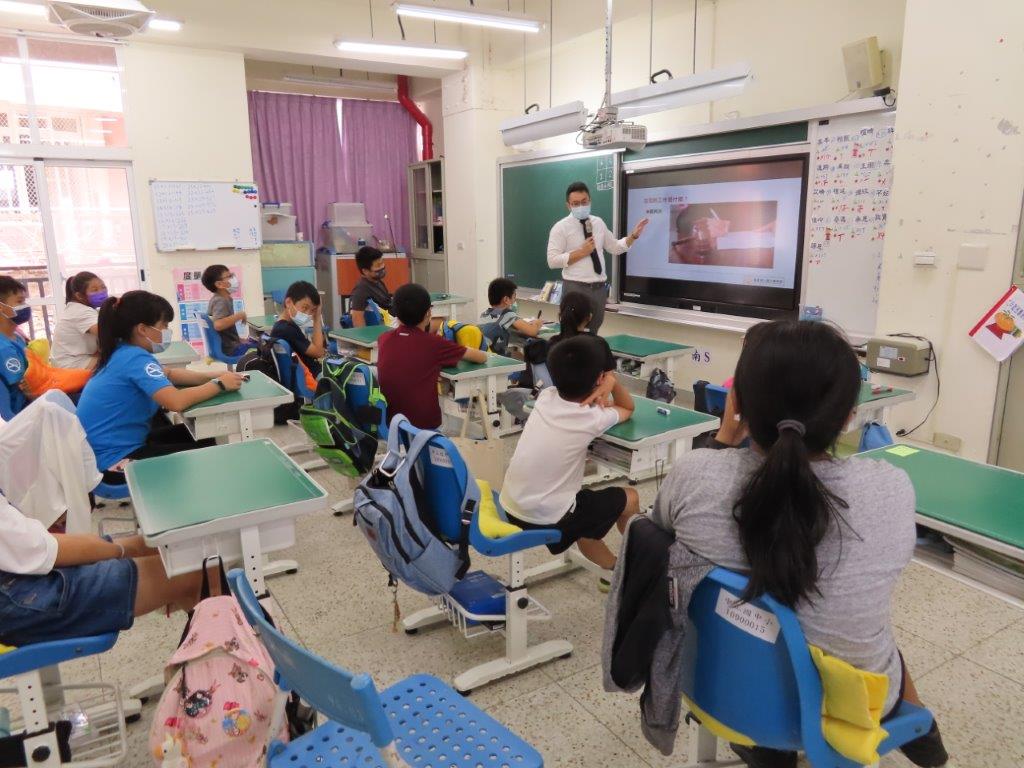 黃檢察官講解法官的工作