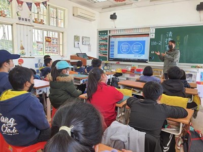 本署檢黃察長智勇赴北竿塘岐國小實施校園法律宣導