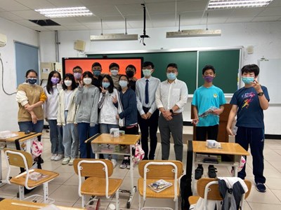 黃主任檢察官赴東引國中實施校園法律宣導 (1)