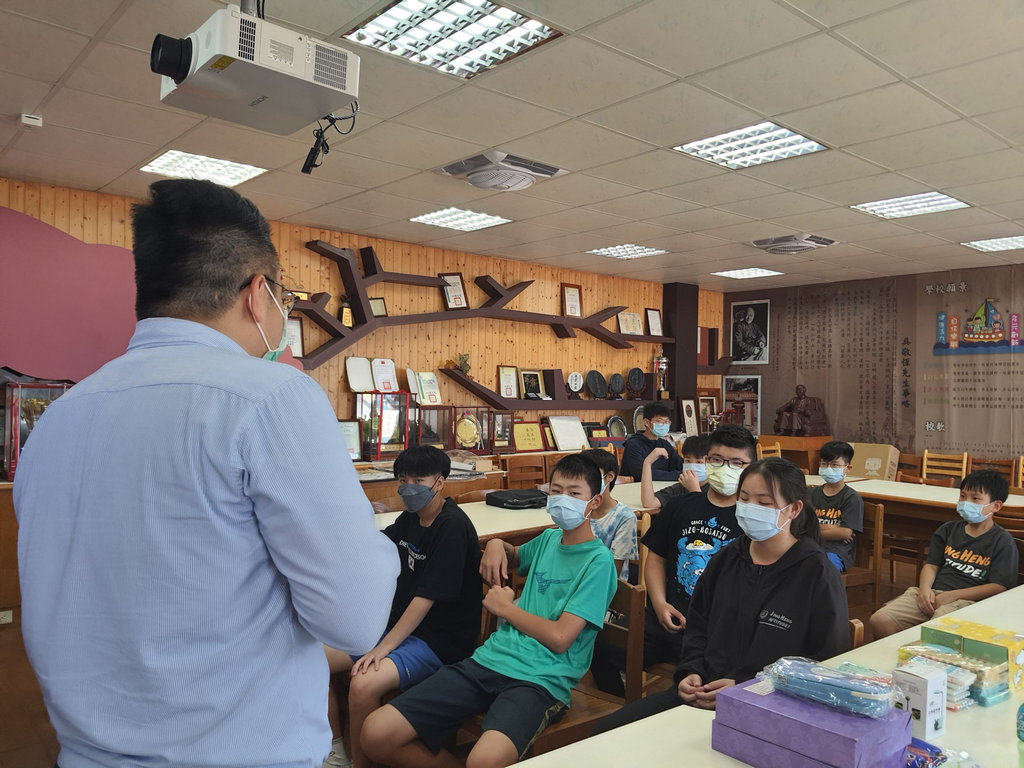 敬恆國中小校園法律宣導及反賄選宣導照片 (3)
