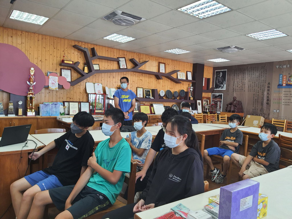 敬恆國中小校園法律宣導及反賄選宣導照片 (8)