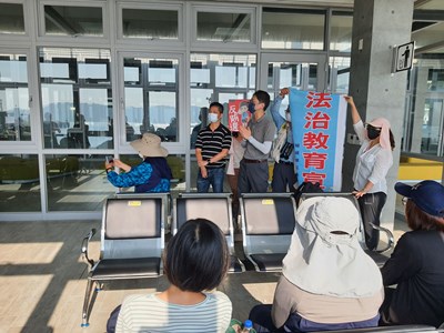 111.07.25結合賞燕鷗活動進行法律暨反賄選宣導 (4)