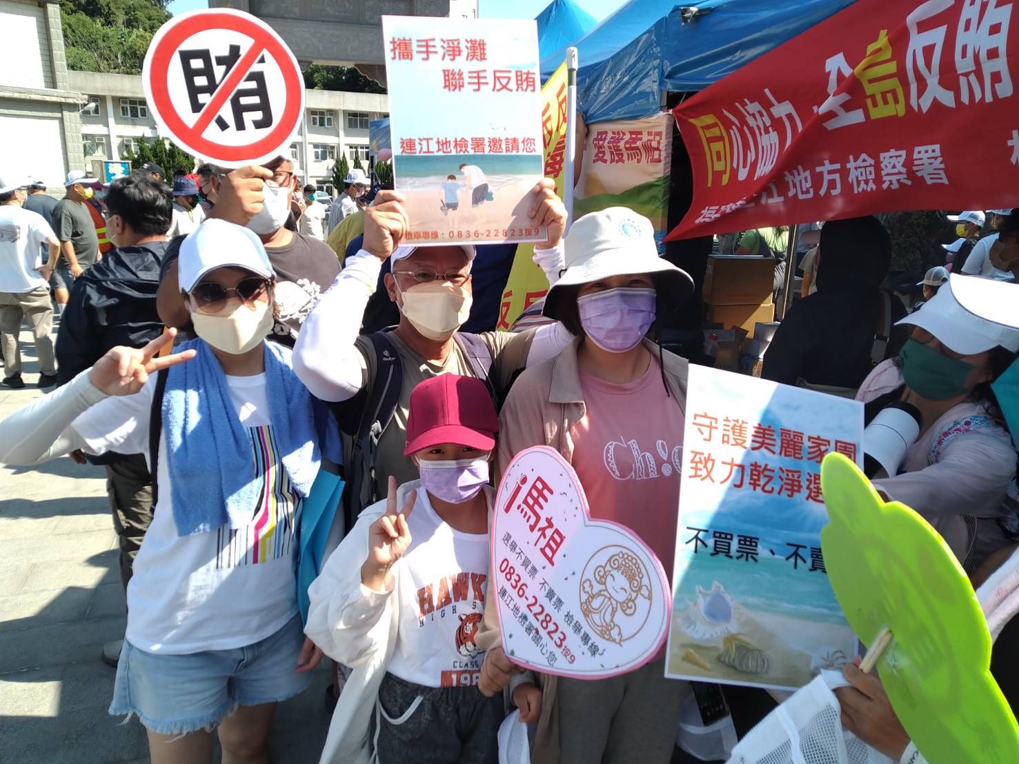 111.08.19參加台電淨灘活動兼辦反賄選活動 (1)