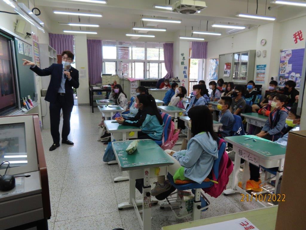 111-10-21 廖主任檢察官赴中正國小實施校園法宣 (2)