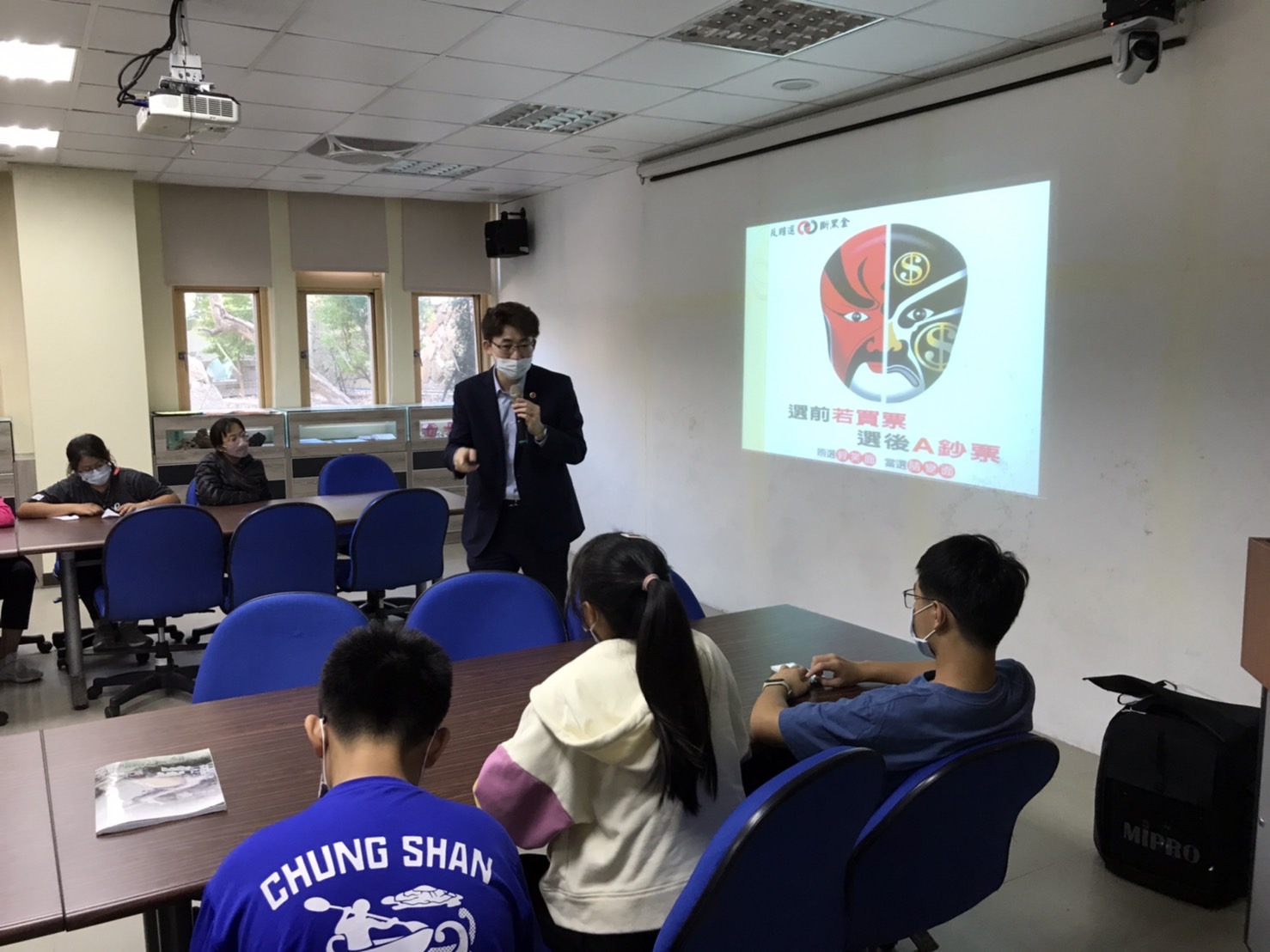廖主任檢察官於北竿中山國中反賄選宣導 (2)