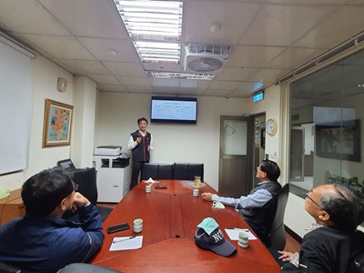 黃檢察長向最高檢察署周志榮檢察官、吳慎志檢察官及金門高分檢鄭銘謙檢察長報告本署轄區選情及因應作為 (1)