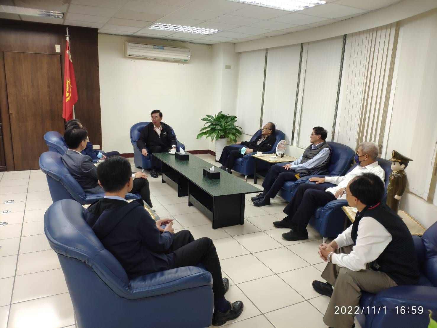 日陪同最高檢察署、金門高分檢長官與連江縣警察局 郭順德警察局長、陳明傑副局長、蔡耀順主任秘書、柯宏宜刑警大隊長於連江縣警察局討論就馬祖地區查賄制暴因應與作為 (2)