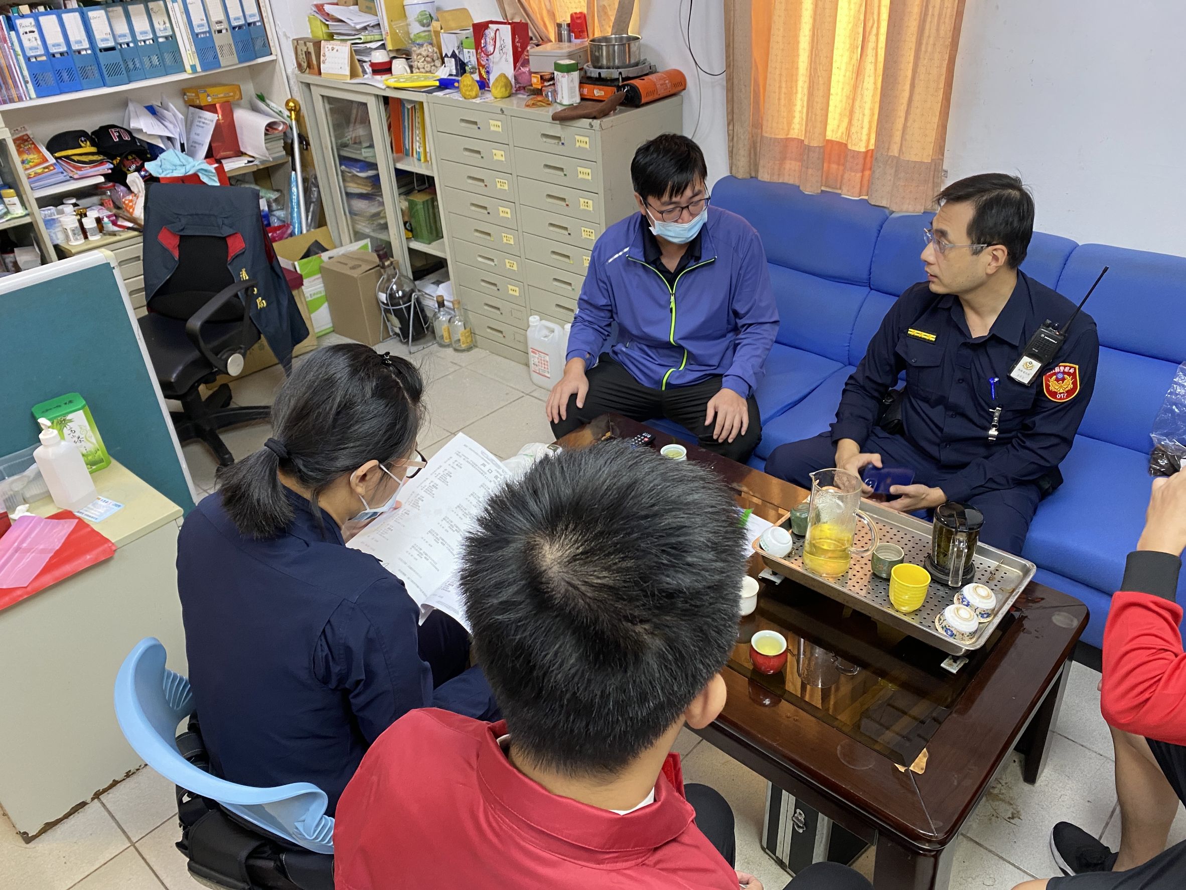 與連江縣警察局至消防局執行未按址居人口查察，並對替代役男宣導反賄選 (2)