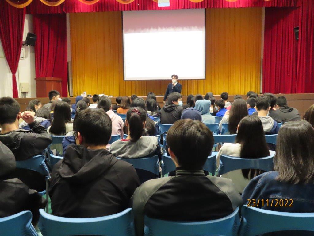 廖主任檢察官赴中正國中校園法宣暨反賄選宣導 (2)