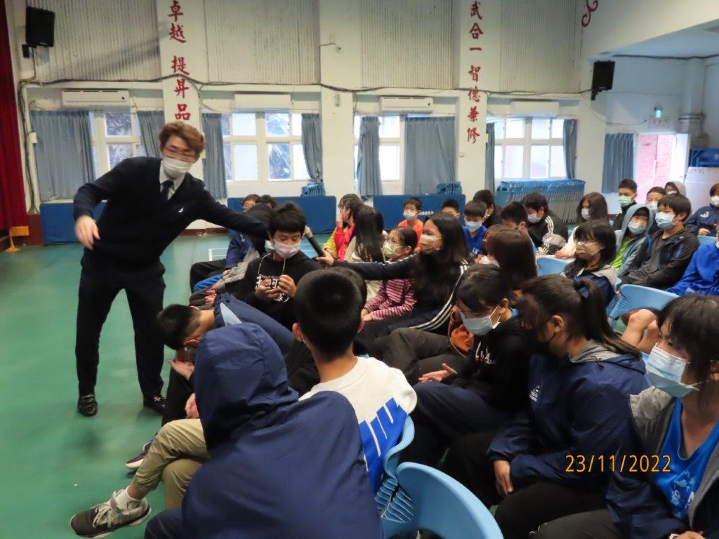 廖主任檢察官赴中正國中校園法宣暨反賄選宣導 (4)