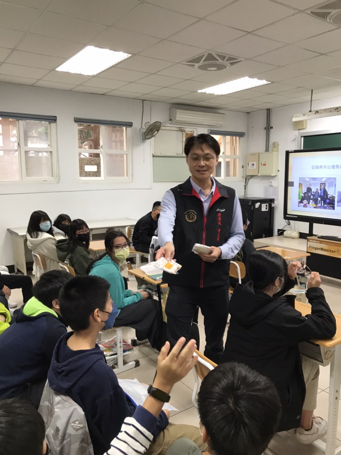 黃檢察長赴東引國中小校園法宣暨反賄選宣導 (1)