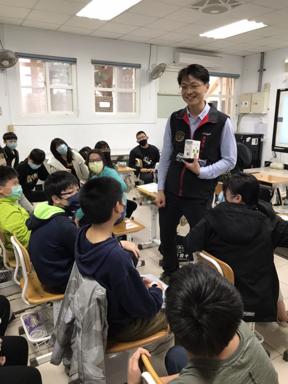 黃檢察長赴東引國中小校園法宣暨反賄選宣導 (5)
