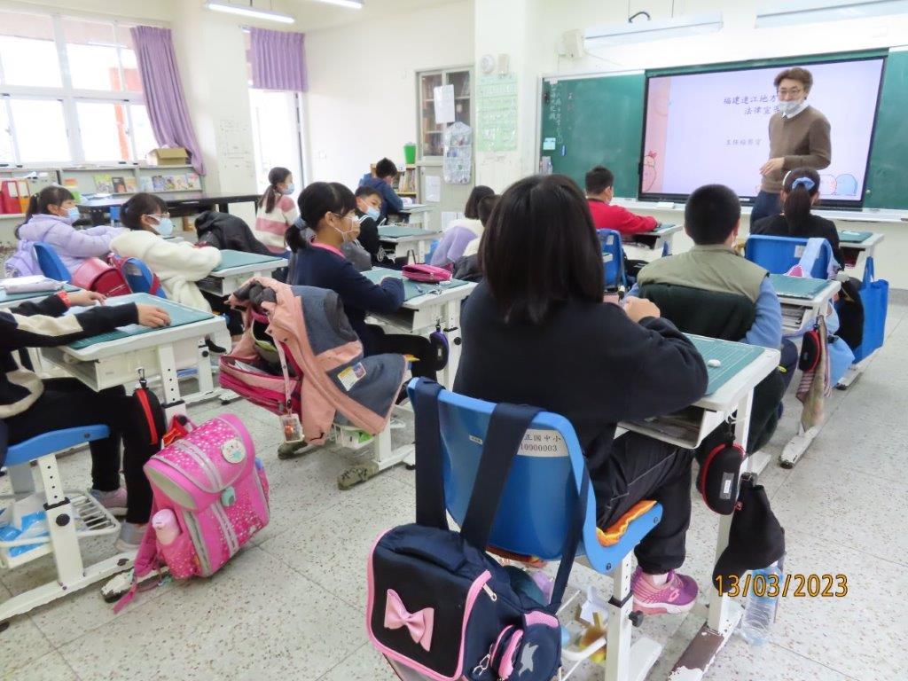 廖主任檢察官晟哲赴中國國小實施法治教育 (1)