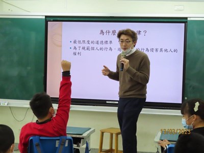 廖主任檢察官晟哲赴中國國小實施法治教育 (2)