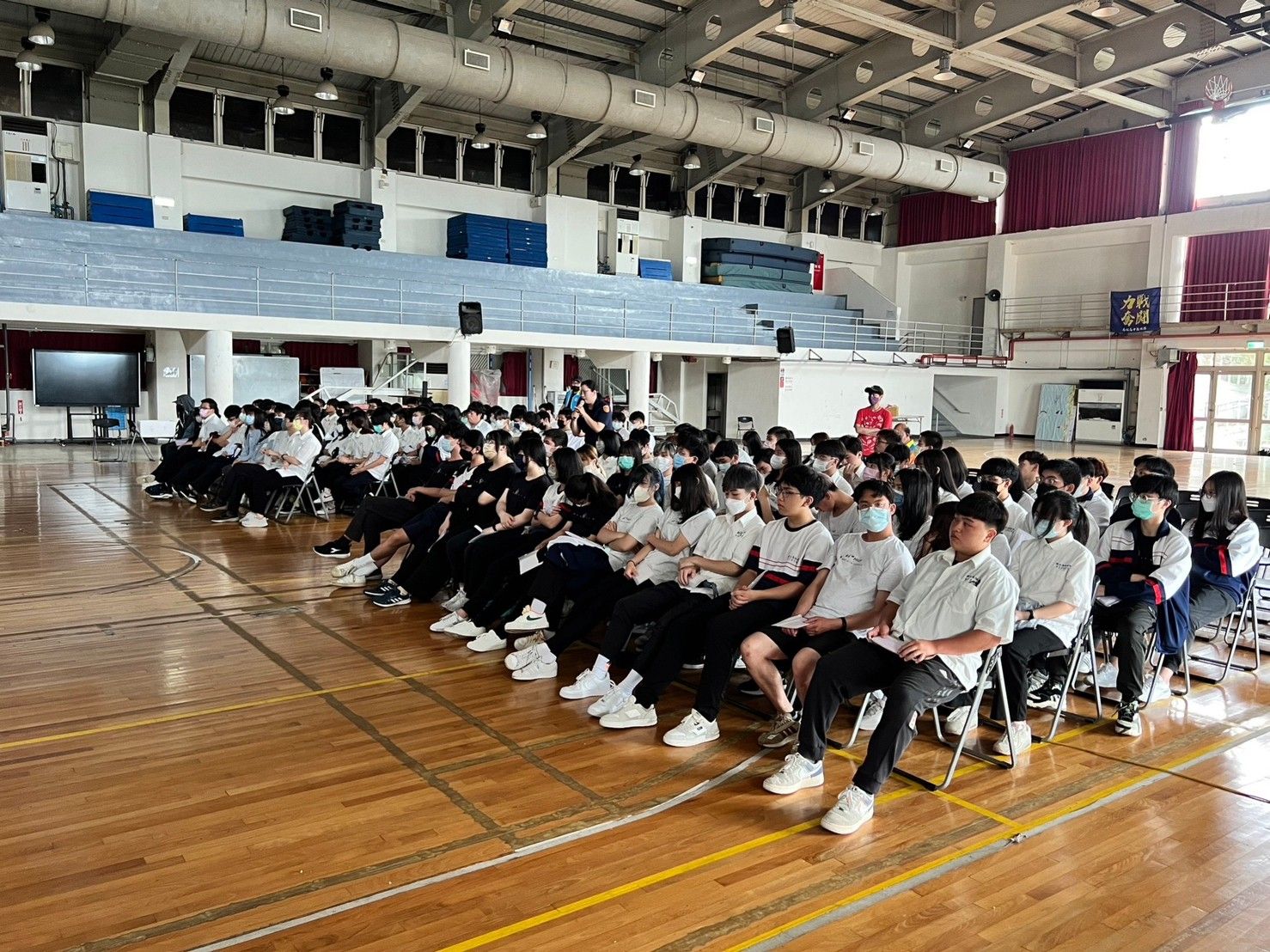與連江縣警察局於馬祖高中合辦防詐騙及反賄選宣導講習 (1)