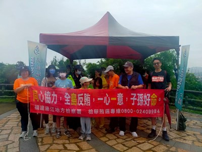 馬祖地質公園嘉年華健走與南竿警察所合辦反賄選宣導 (1)