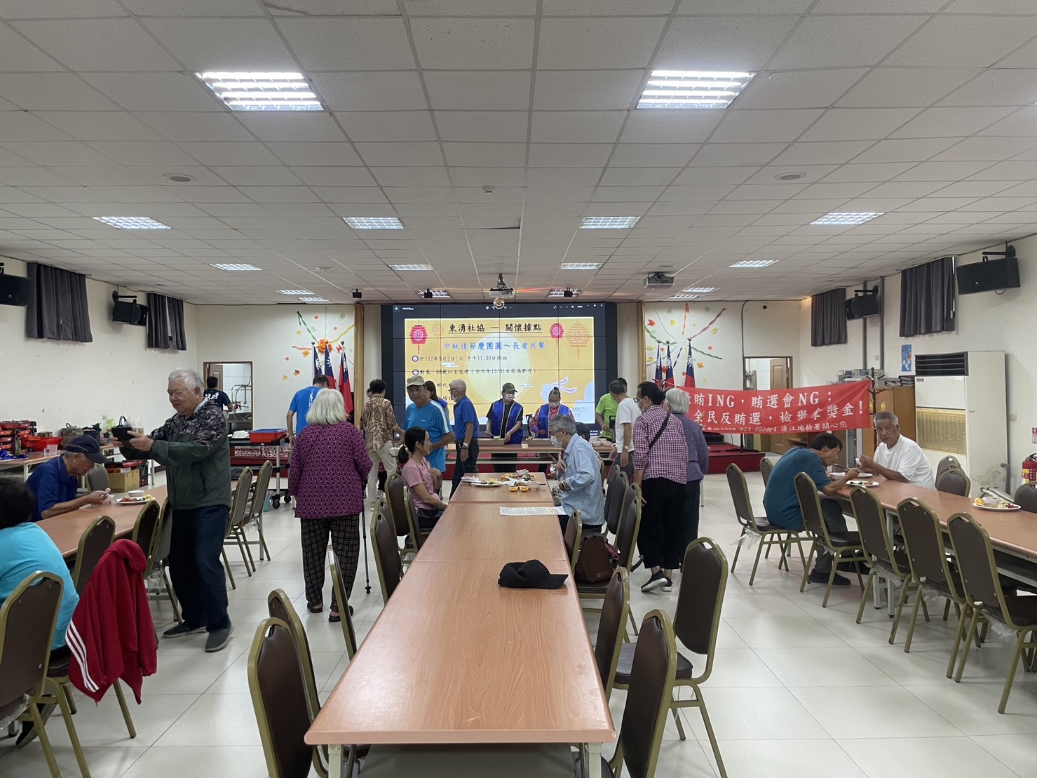 與東引所於東湧社協關懷據點老人供餐實施反詐騙暨查賄、反賄選宣導 (4)