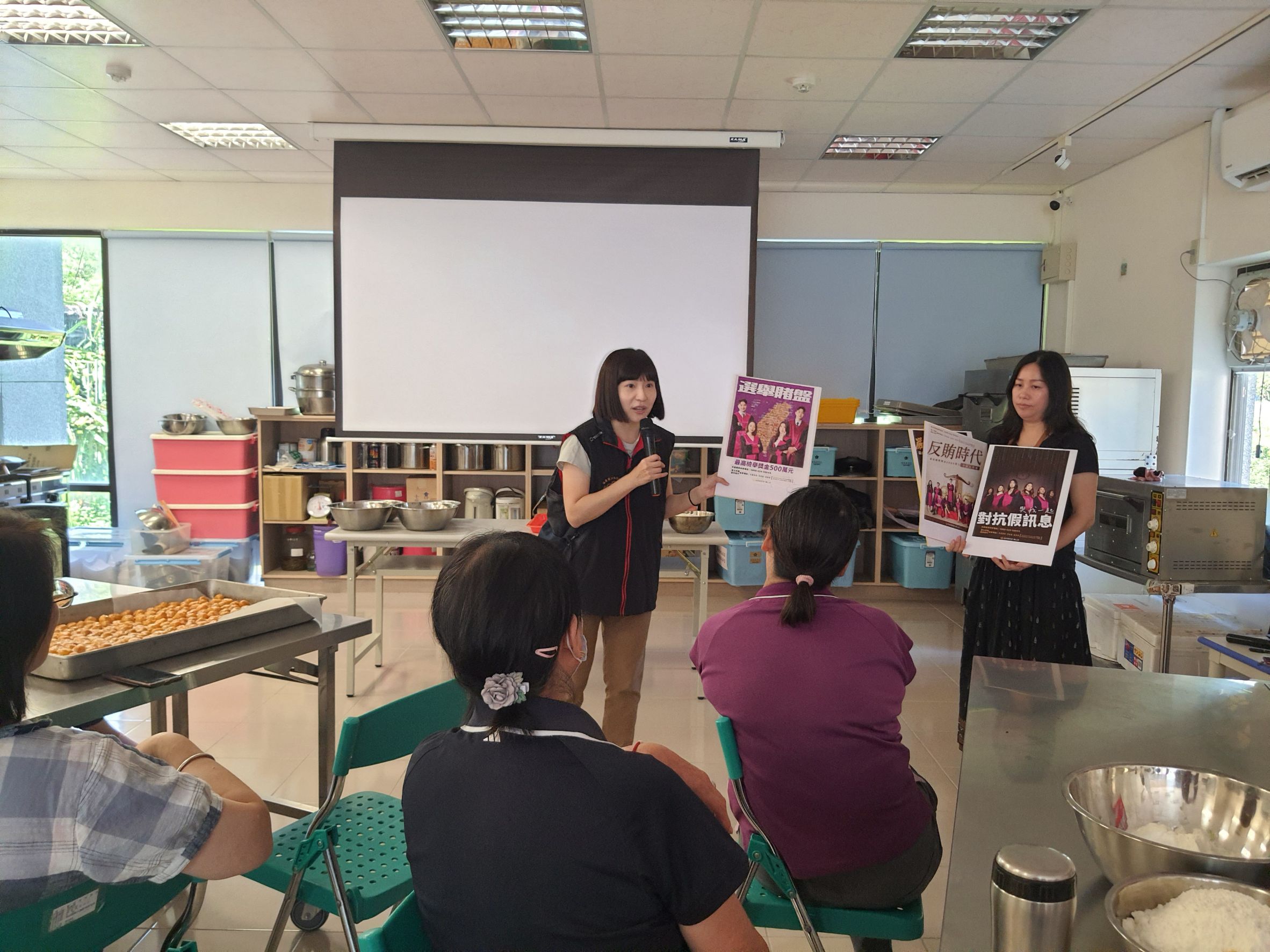 與婦女會辦理社區志工防暴宣導-跟蹤騷擾防制法及反賄選宣導 (1)
