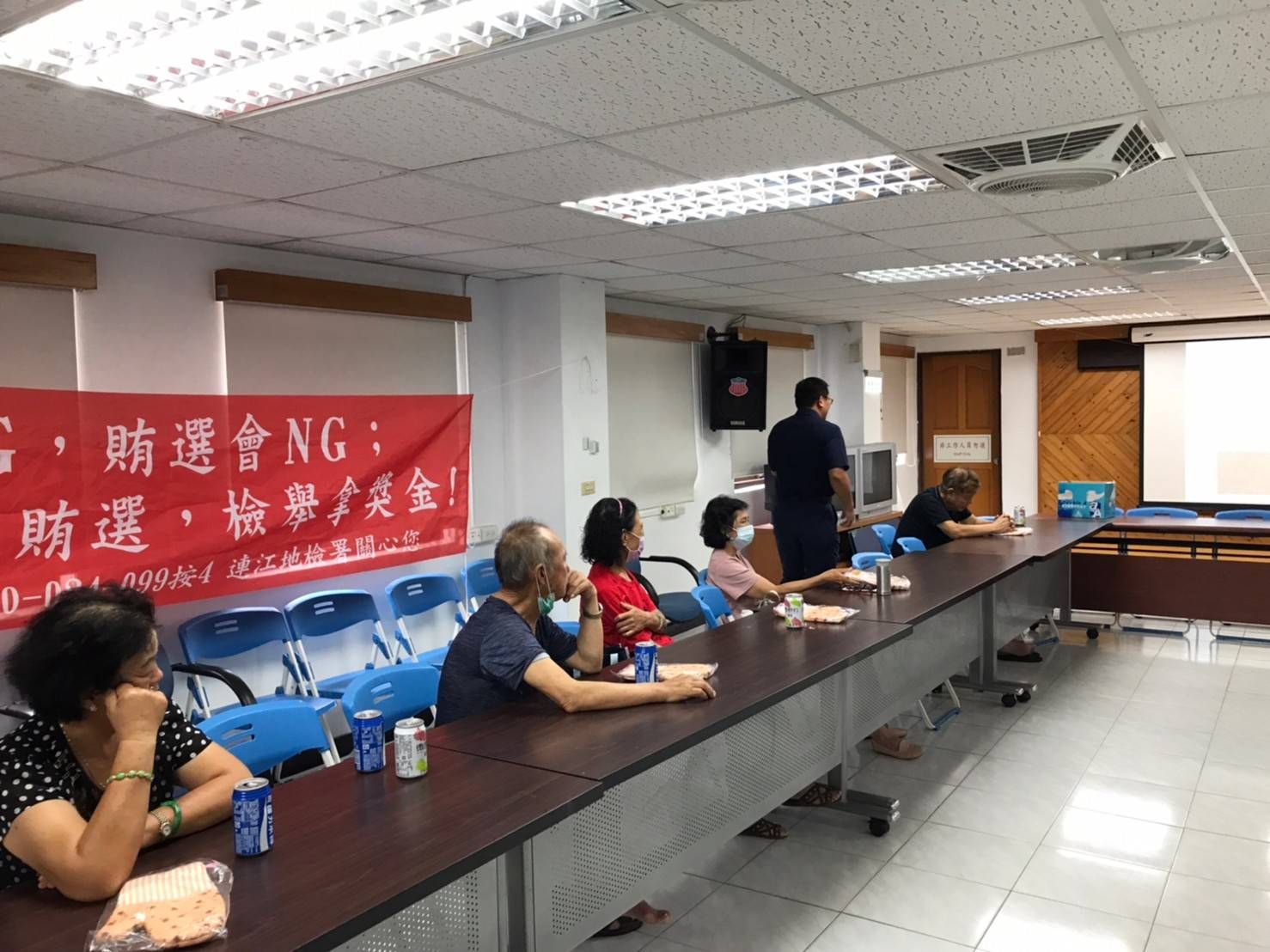 與北竿警察所產發處在塘岐活動中心反賄選宣導 (2)