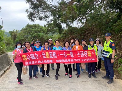 112-10-10與南竿警察所國慶健行反賄選宣導 (3)