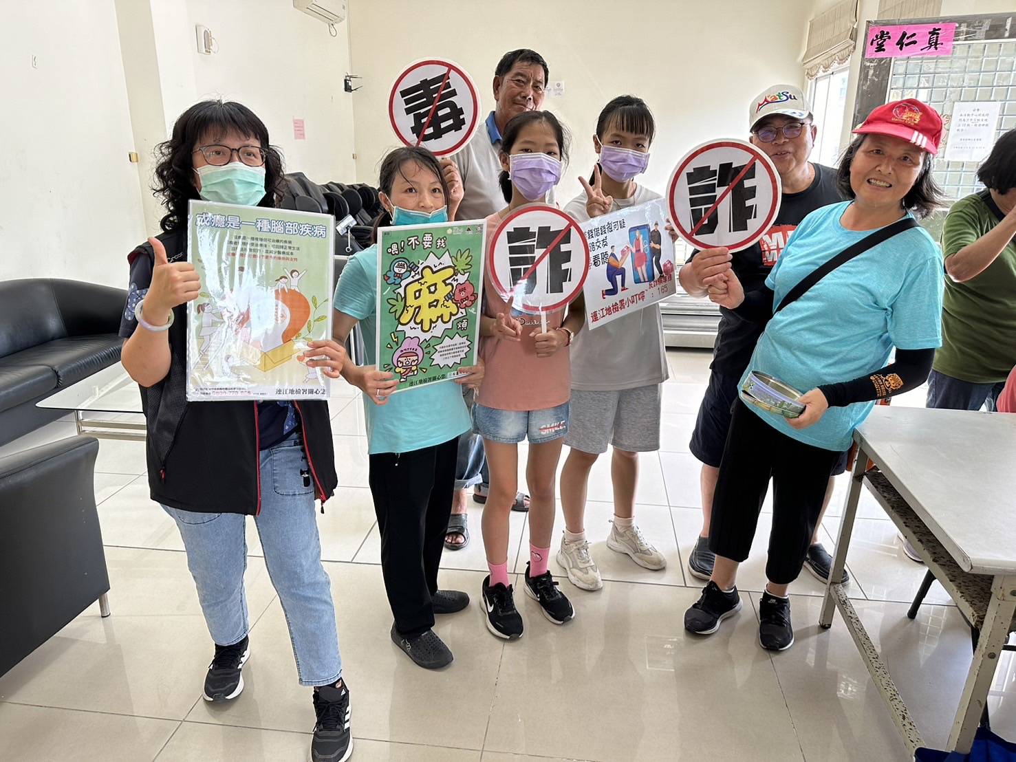 113年7月13日與環資局「菸蒂不落地，環境更美麗」活動 於 清水村老人活動中心辦理打詐反毒宣導 (3)