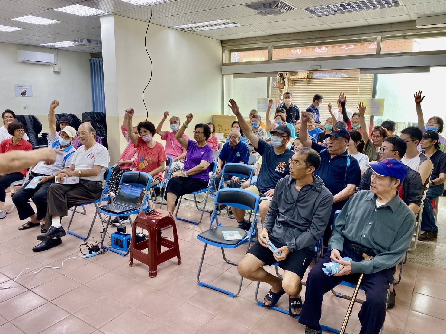 113-07-27與南竿所於馬祖村區社區治安會議打詐反毒宣導 (1)