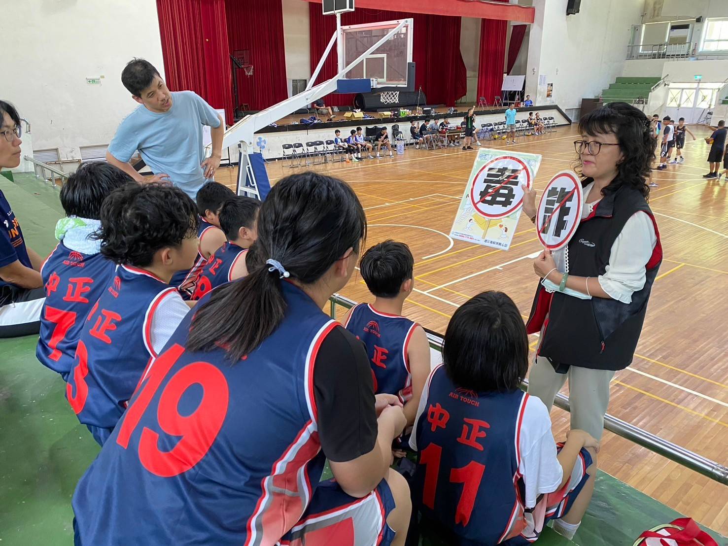 連江地檢署1130822與連江縣政府少年輔導委員會於籃球對抗賽打詐反毒宣導 (3)