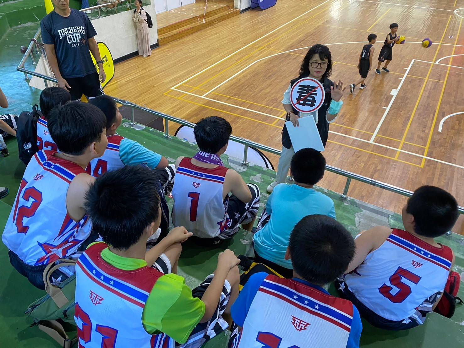 連江地檢署1130822與連江縣政府少年輔導委員會於籃球對抗賽打詐反毒宣導 (4)