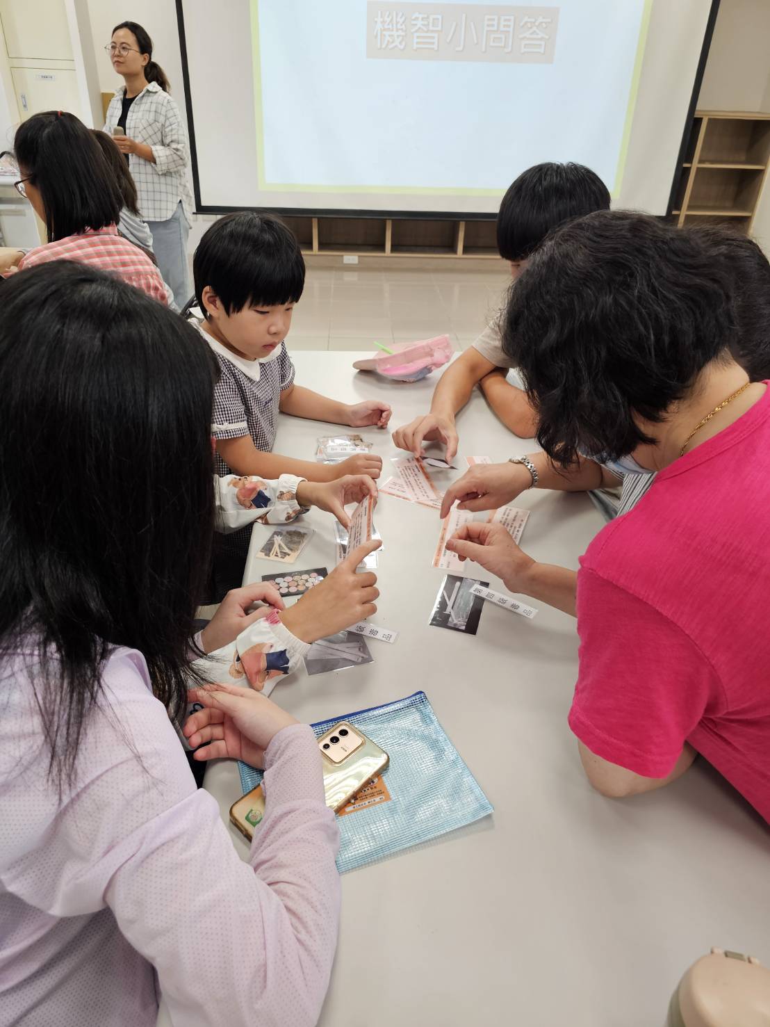 113-08-24連江地檢與連江縣少年輔導委員會於介壽村婦幼中心咖啡手沖課程暨反毒、打詐宣導 (5)