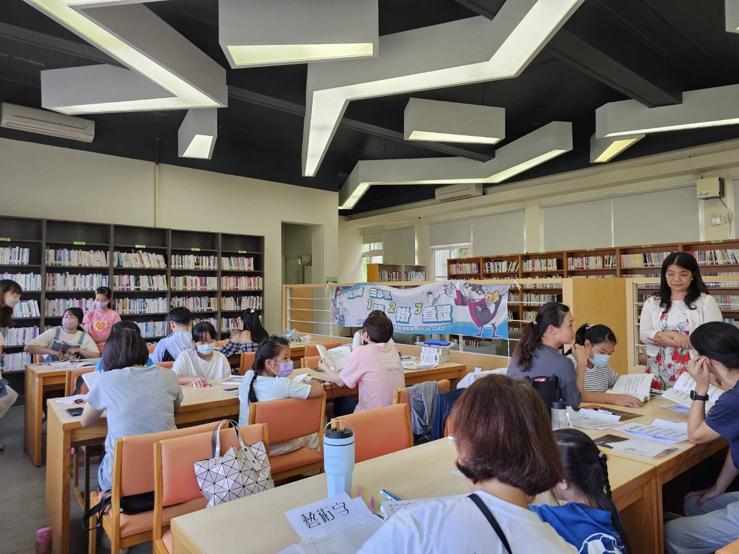 113-09-29連江地檢署於用藝術字妝點生活書籍分享會反詐騙宣導 (2)