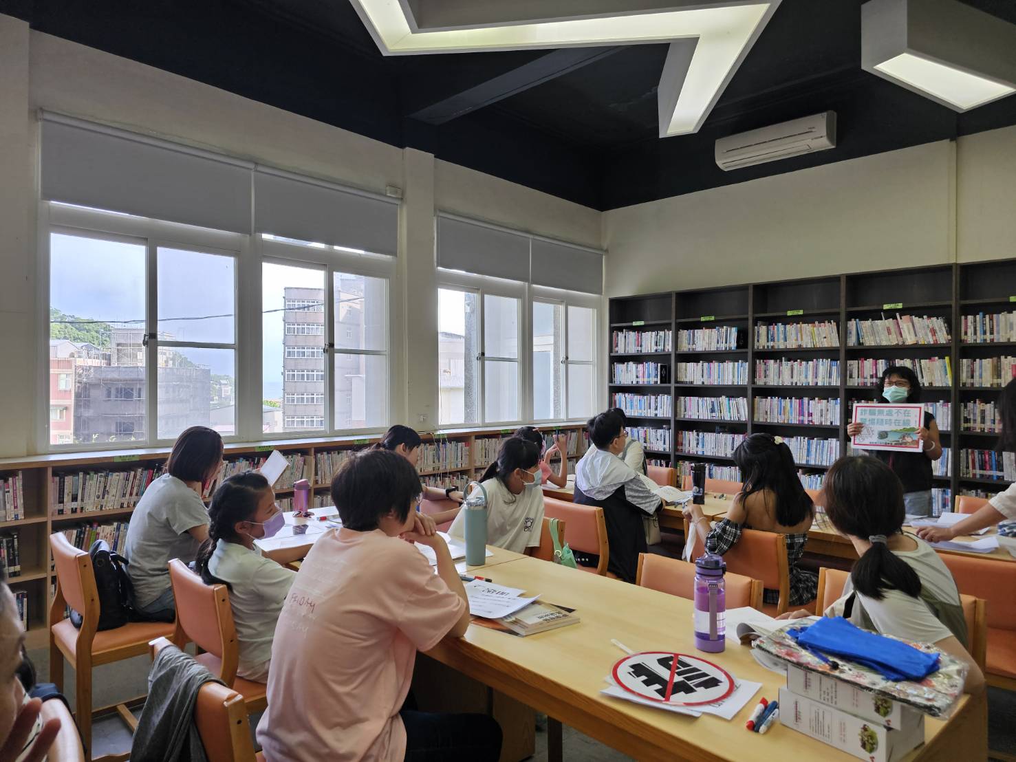 113-09-29連江地檢署於用藝術字妝點生活書籍分享會反詐騙宣導 (3)
