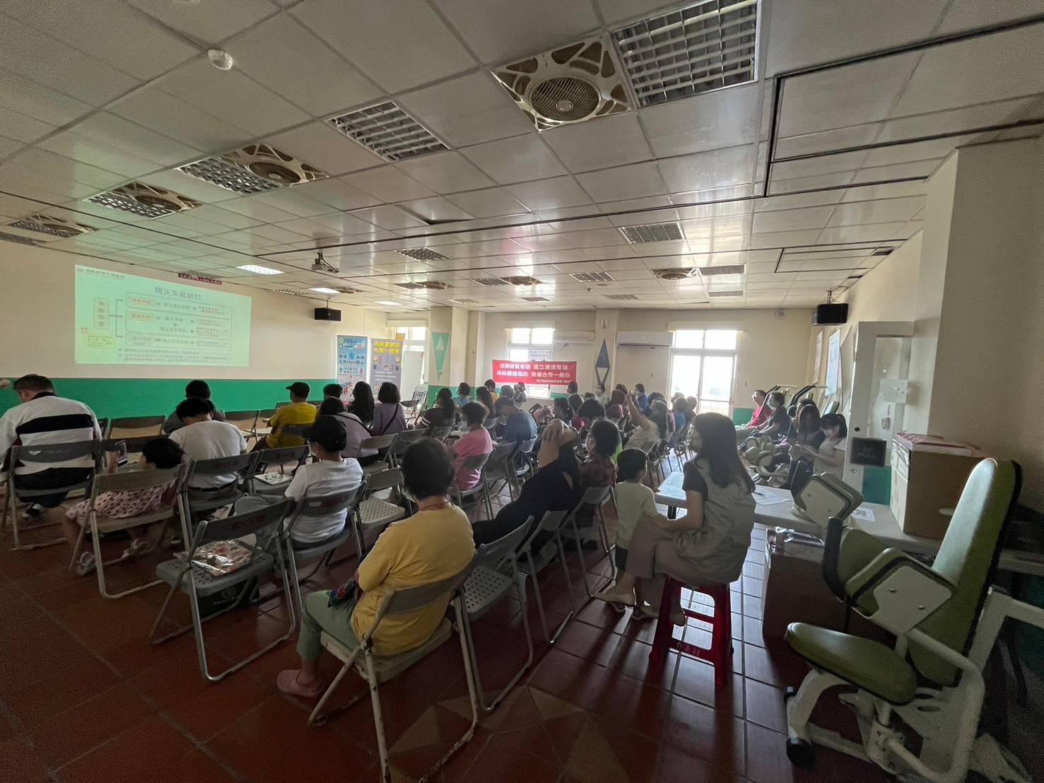 113-10-19連江地檢署於勞保職災保險講座辦理反詐騙宣導 (1)