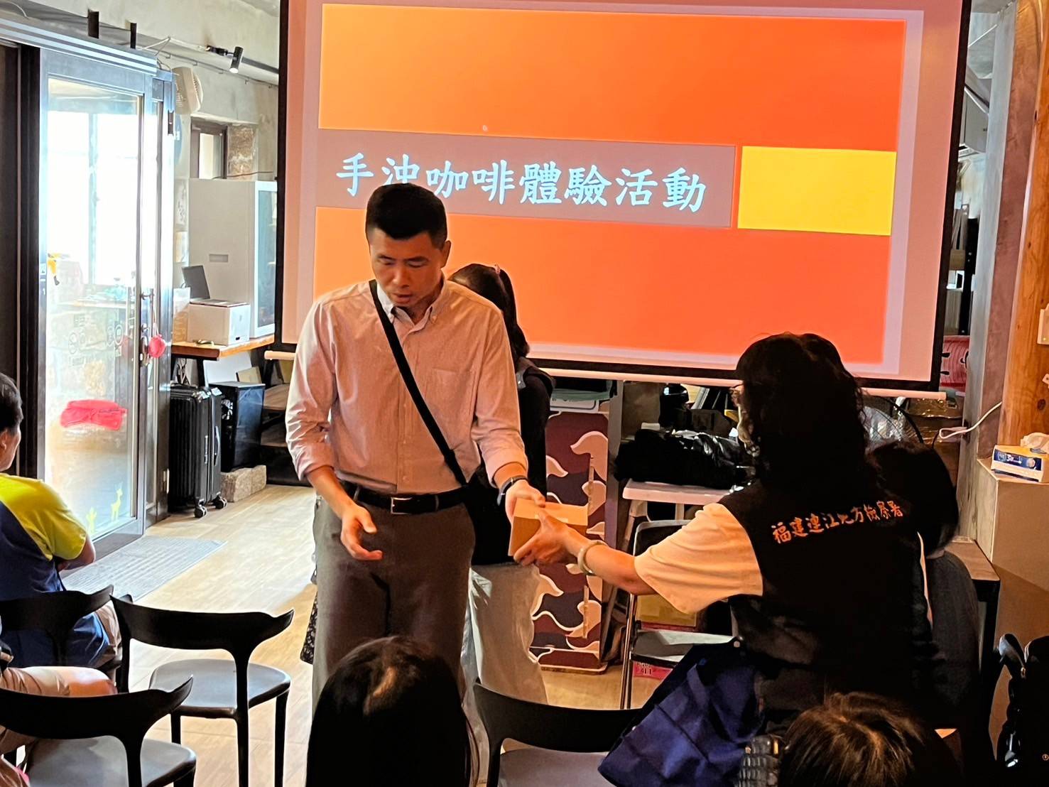 113-10-27連江地檢署於咖啡手作講座辦理反詐騙宣導 (4)