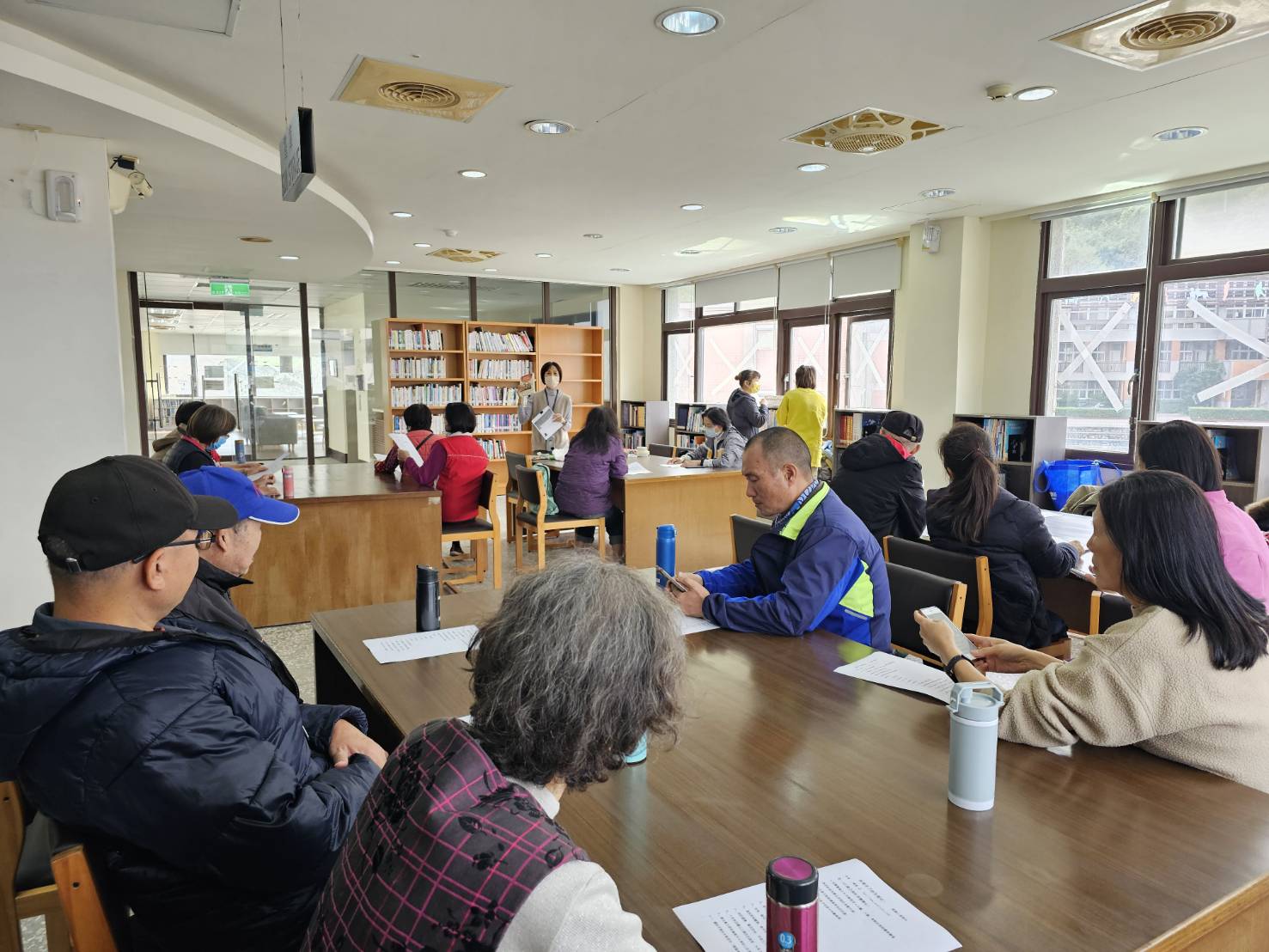 113-11-24連江地檢署於「樂齡閱讀＋手作」活動辦理反詐騙宣導 (2)